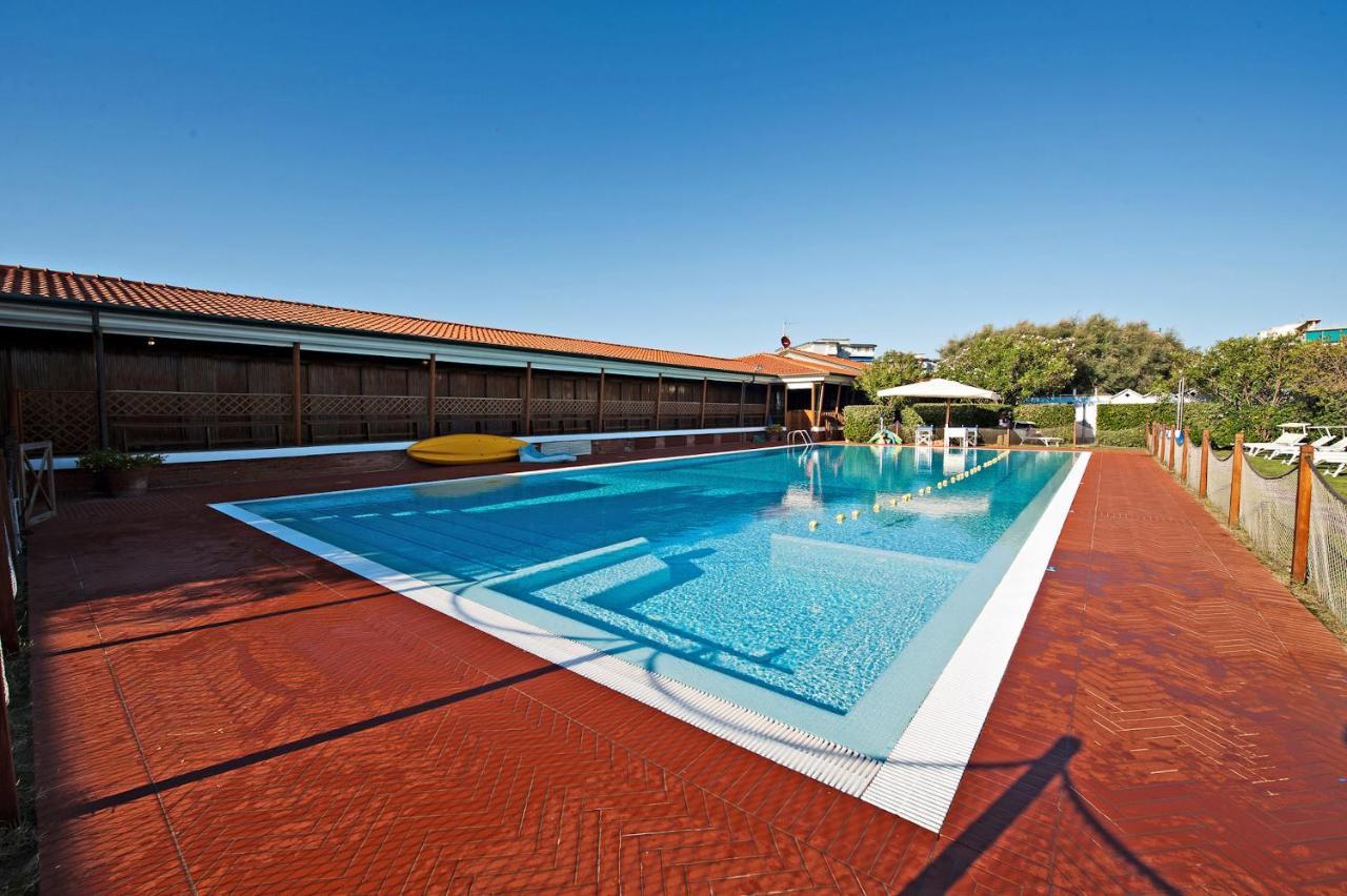 La Bougainville Tuscan Riviera B&B וירג'יו מראה חיצוני תמונה